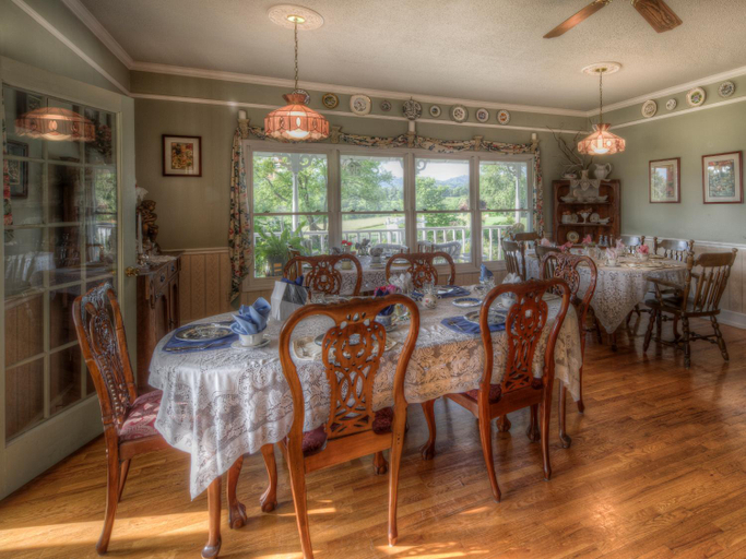 Food & Drinks 4, Blue Mountain Mist Country Inn & Spa, Sevier