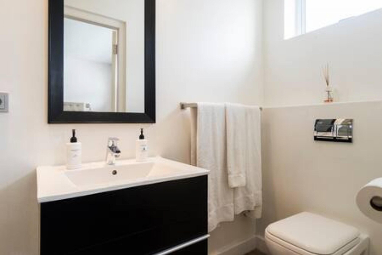 Bathroom 3, Beautiful Holiday Apartment Overlooking the Beach Modoco, City of Cape Town