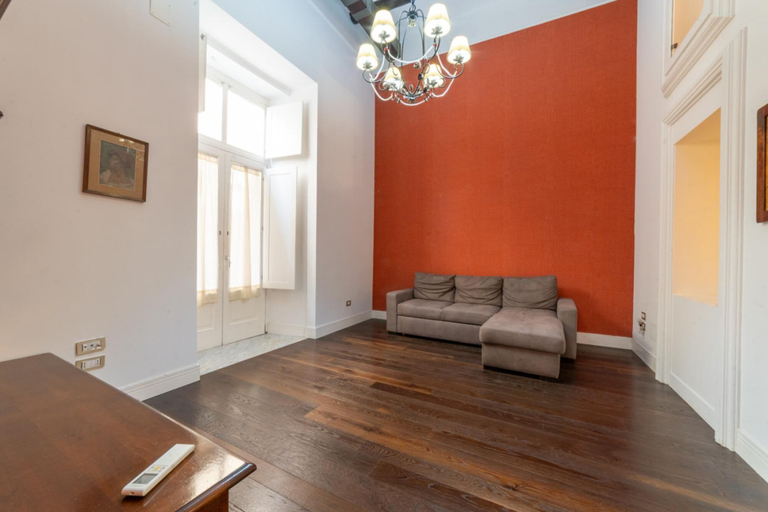 Room 2, Via Carlo De Cesare 15, Napoli