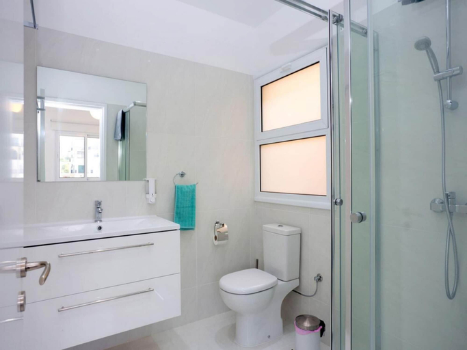 Bathroom 3, On the Beach Penthouse