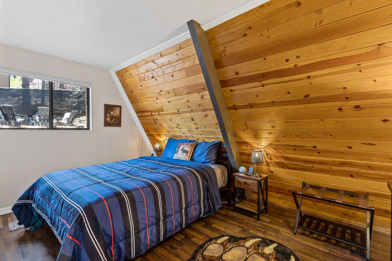 Bedroom 3, Spacious A-frame Pines Cabin 12 Beds Loft Game Room, Coconino