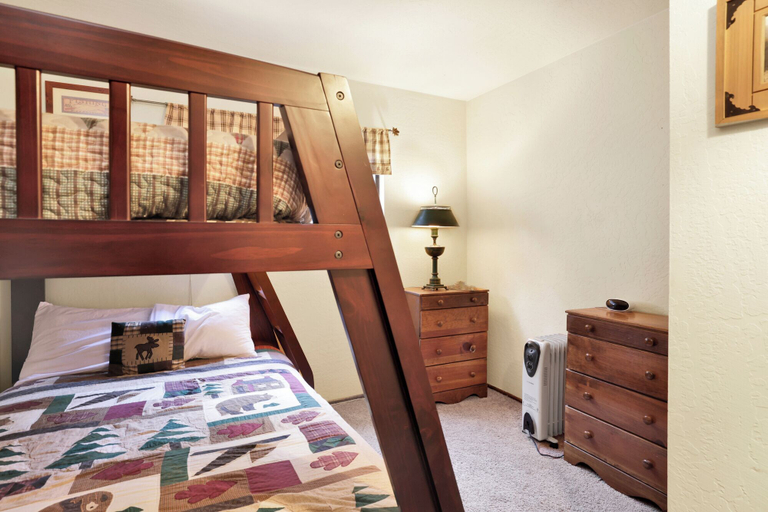 Bedroom 3, Moose INN #1836, San Bernardino