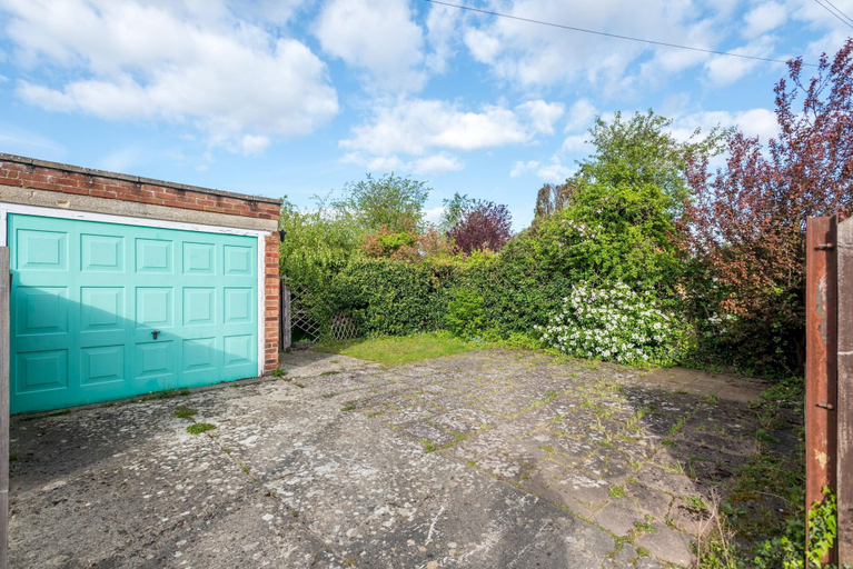 Others 2, Kidlington 3 BR House Parking Large Garden, Oxfordshire