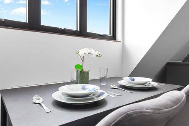 Room 2, Stylish King Size Bed Studio Near Central London, London