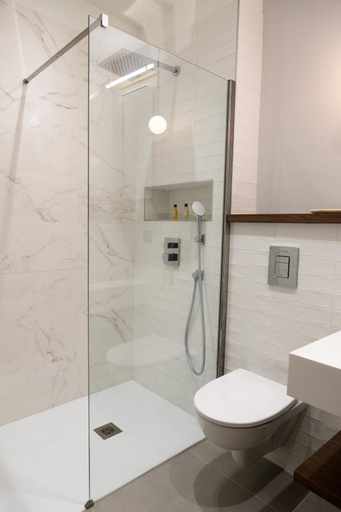 Bathroom 5, Hotel de la Poste, Isère