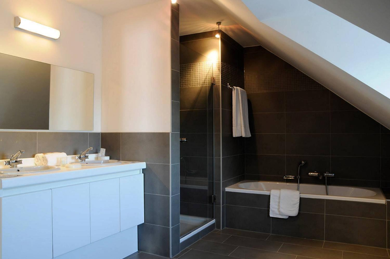 Bathroom 4, Hotel Salons De Vrede, West-Vlaanderen