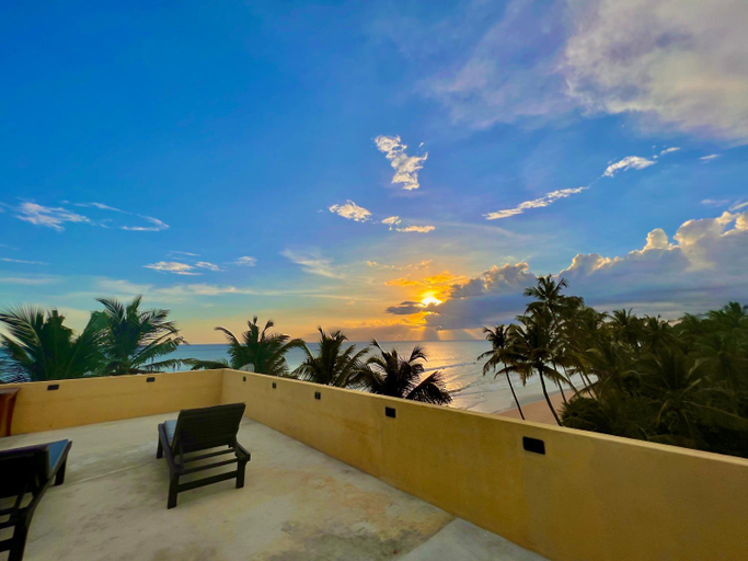 Others 2, Top Secret Beach hotel, Matara Four Gravets