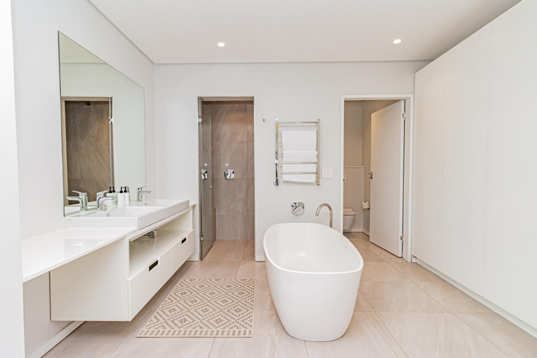 Bathroom 3, Modern Apartment w Rooftop Deck Scholtz Penthouse, City of Cape Town