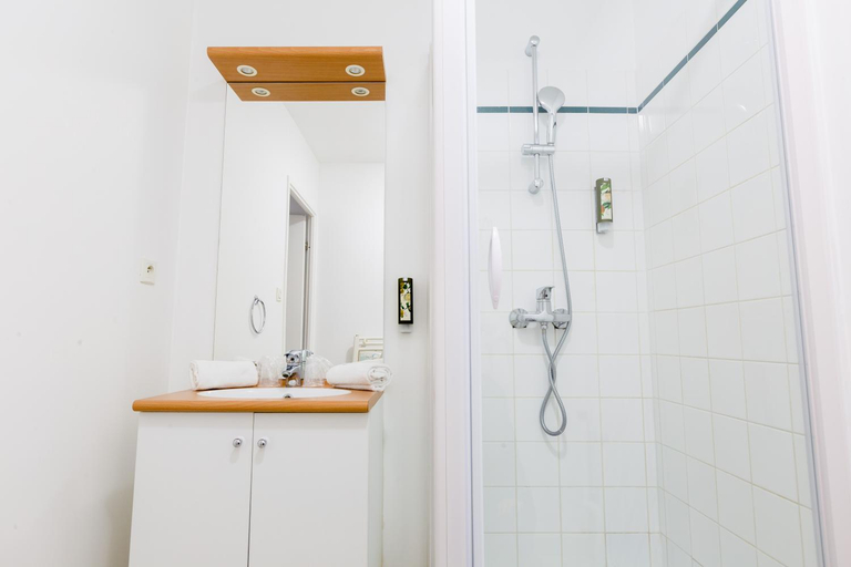 Bathroom 4, Cerise Nantes Atlantis, Loire-Atlantique