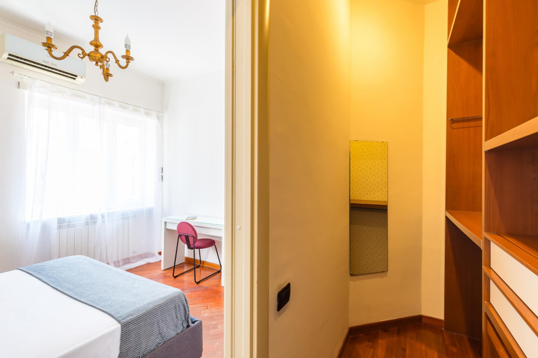 Bedroom 5, Alehouse at Napoli Expo, Napoli