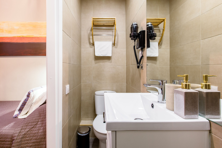 Bathroom 4, El Born Guest House by Casa Consell, Barcelona
