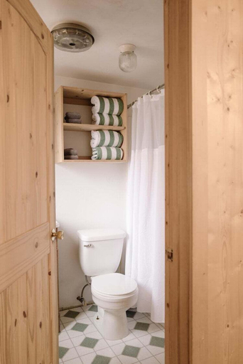 Bathroom, OAK Knoll Studio Unit 5 #2404, San Bernardino