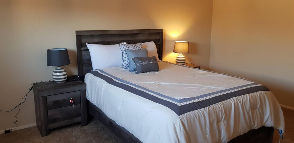 Room 3, Amazing Clean Large Parking Long Term Avail, Montgomery