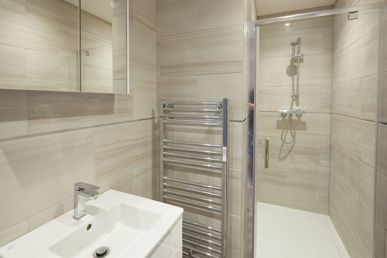 Bathroom, Host Stay Apartment C Cornerhouse Apartments, Redcar and Cleveland