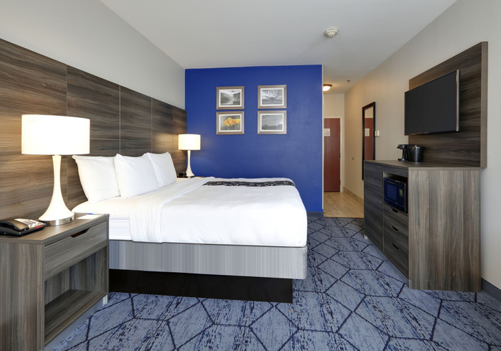 Bedroom 3, La Quinta Inn & Suites by Wyndham Denton - University Drive, Denton