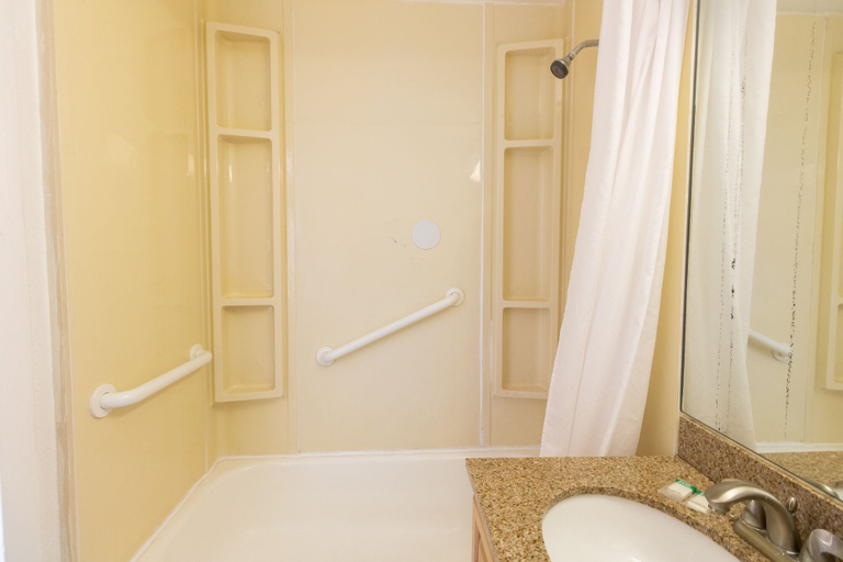 Bathroom 3, 764 Ocean View Hollywood Beach, Broward