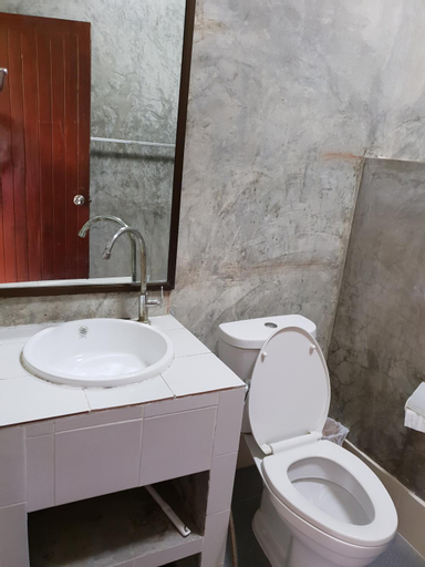 Bathroom 13