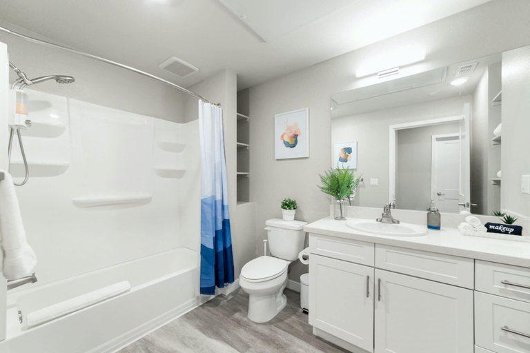Room 3, Designer Apt With Jacuzzi Pool Mountain Views, Washoe