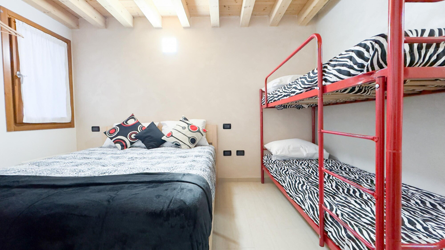 Bedroom 2, Romantic Flower by Ca-sa Check, Venezia