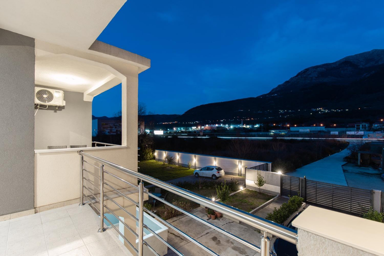 Others 5, Tramonto Apartments