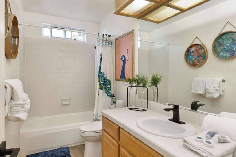 Bathroom 4, Bearvenidos #2051, San Bernardino