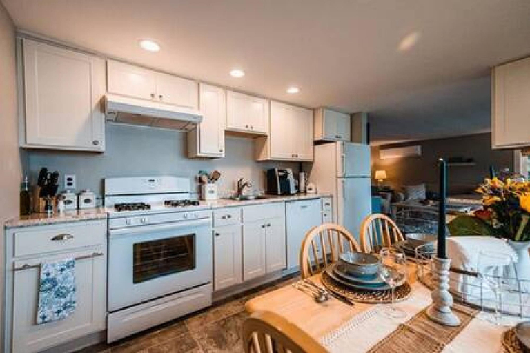 Private kitchen, Cozy Keyes Cottage-family-friendly Amazing Views, Kennebec