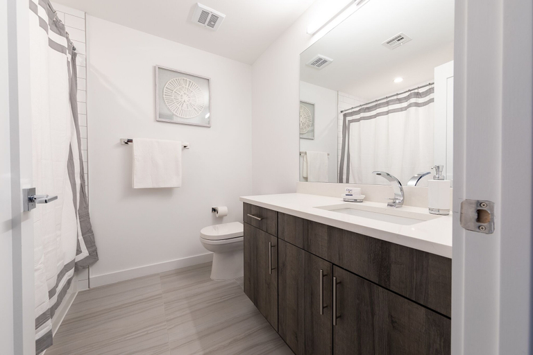 Bathroom 5, Sun-kissed 3BR Loft With Patio Minutes to NYC, Hudson