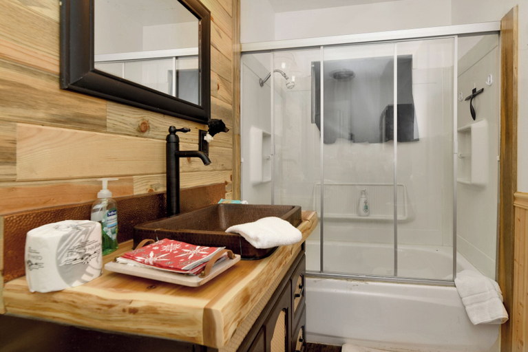 Bathroom 4, Emma's Cottage#2267, San Bernardino