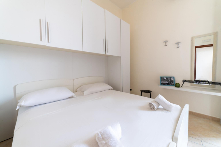 Room 3, Piazza Garibaldi 39 in Naples, Napoli