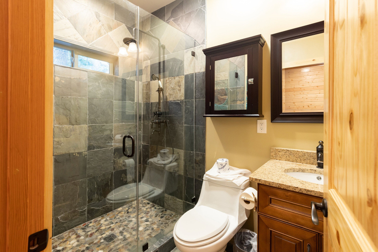 Bathroom 4, Moonridge Serenade #1967, San Bernardino