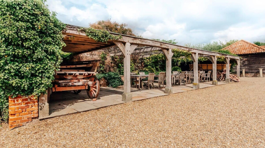 Room 3, Lavish Tudor Hall Gardens - Sleeps 14, Norfolk