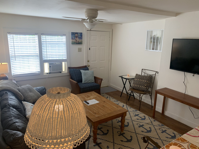 Living area 2, Sandy Mutts At The Beach 1 Bedroom Cottage by RedAwning, Norfolk