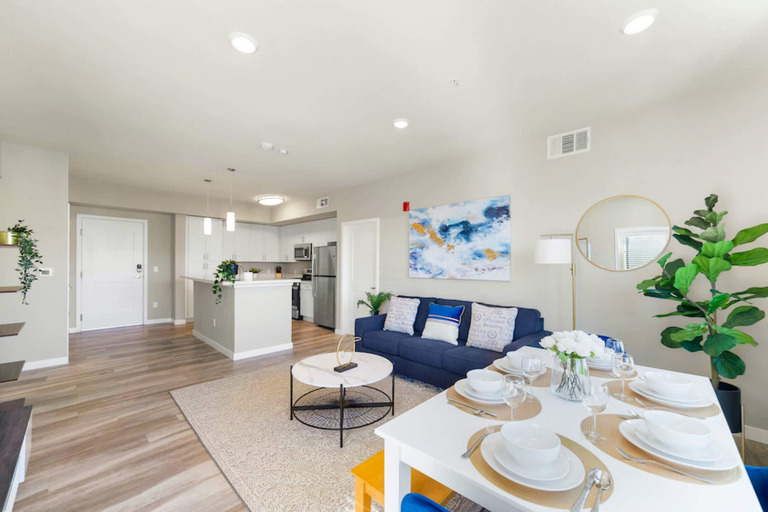 Room 2, Designer Apt With Jacuzzi Pool Mountain Views, Washoe