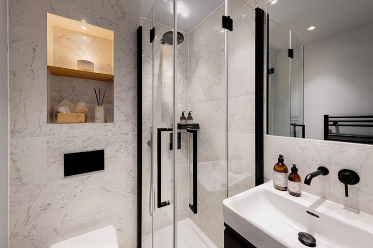 Bathroom 4, St Catherine s Hospital - Standard King Apartment, Bath and North East Somerset
