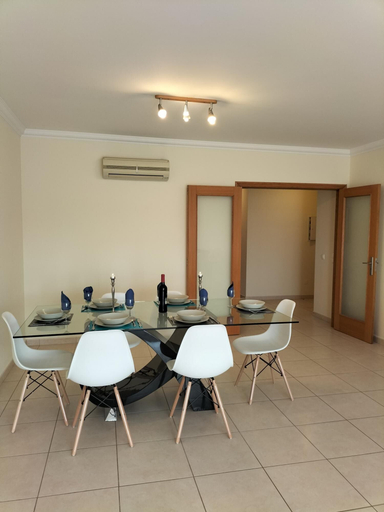 Room 5, T2 Infante AC 201 Wifi Garagem 50m Praia, Loulé