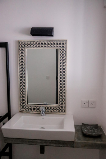 Bathroom 2, Bieshu Beach Hive, Habaraduwa