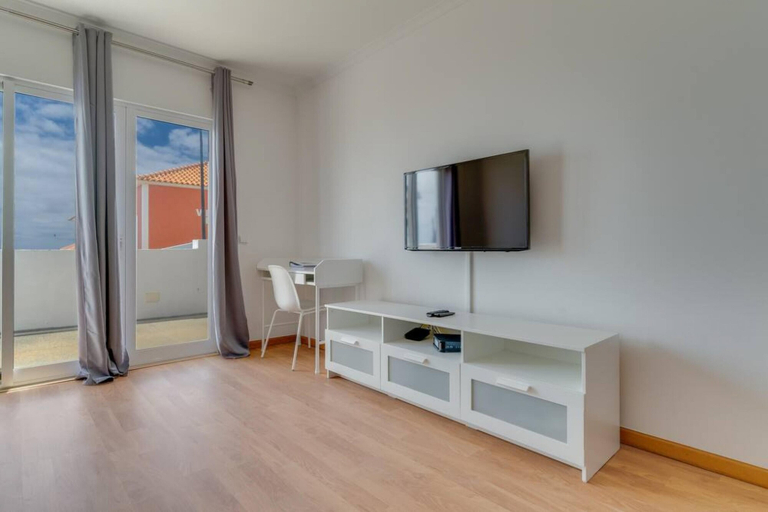 Room 3, Esfera I in Cani o With 3 Bedrooms and 2 5 Bathrooms, Santa Cruz