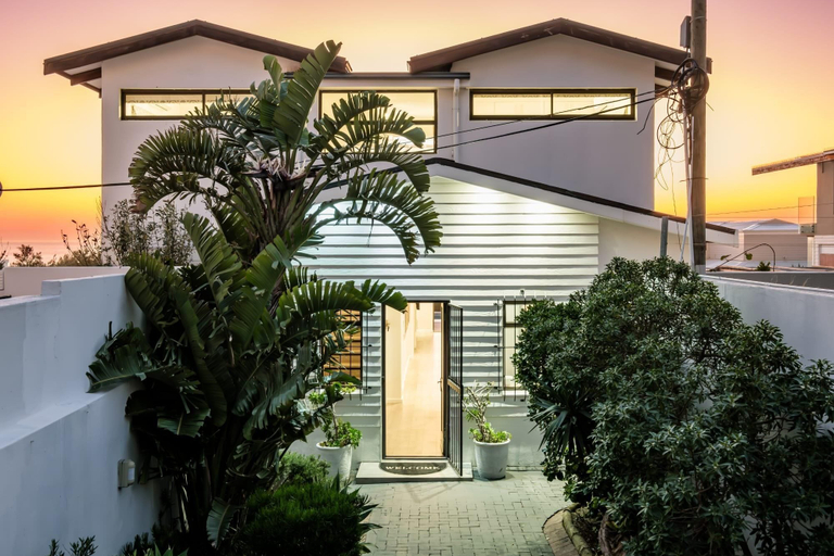 Exterior & Views 2, Stylish Holiday Home With Private Pool Ocean Views Jumeirah Blue, City of Cape Town