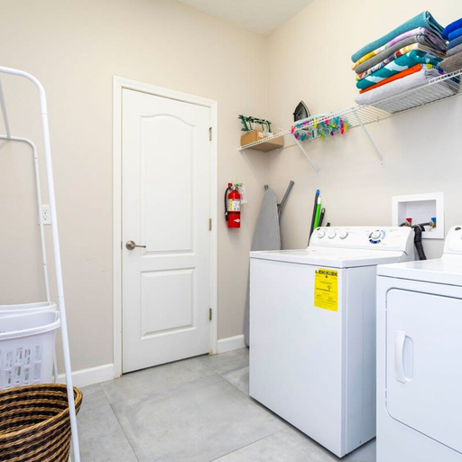 Room 1, 8950 Amazing 5BD Home With Pool, Osceola