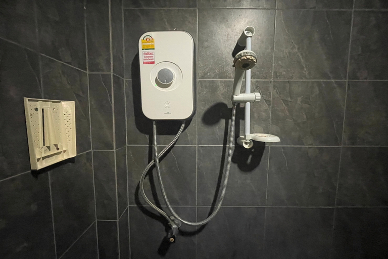 Bathroom 18