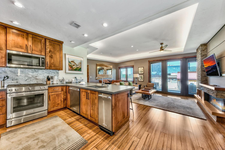 Dining Room 10