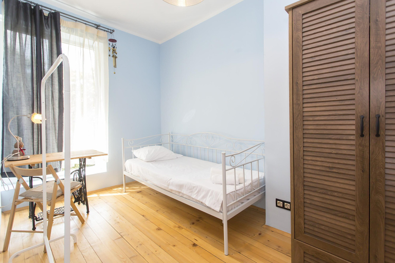 Room 3, Colorful 2bdr Apartment in the City Center, Stolichna