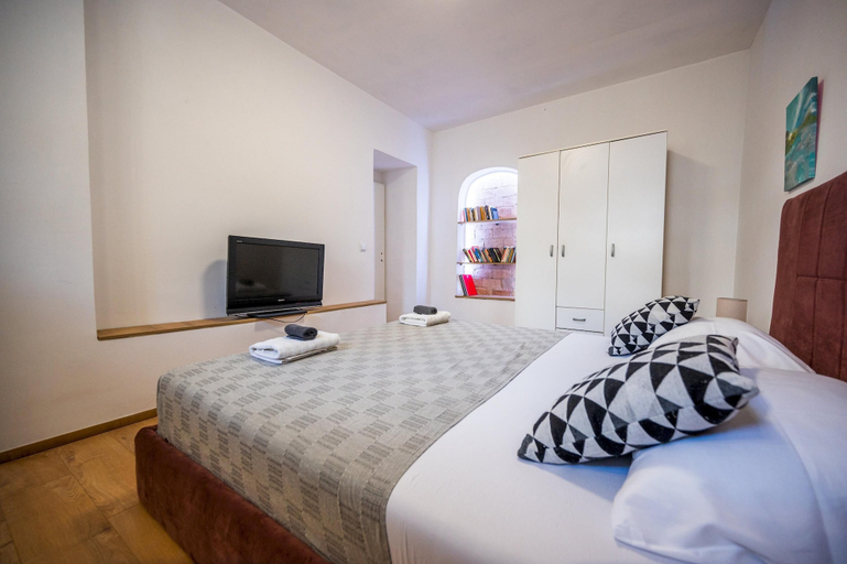 Bedroom 2, Spacious and Bright 2bdr Apartment in the Old Town, Sarajevo