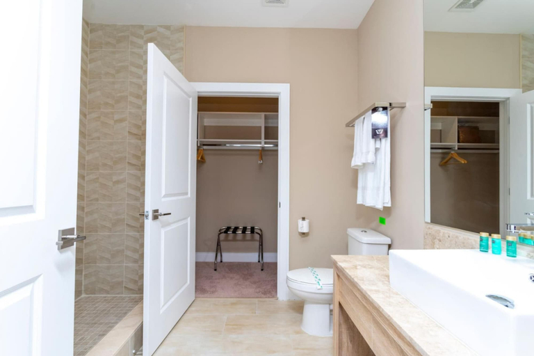 Room 5, Luxury 3BDR House near Disney 7527, Osceola