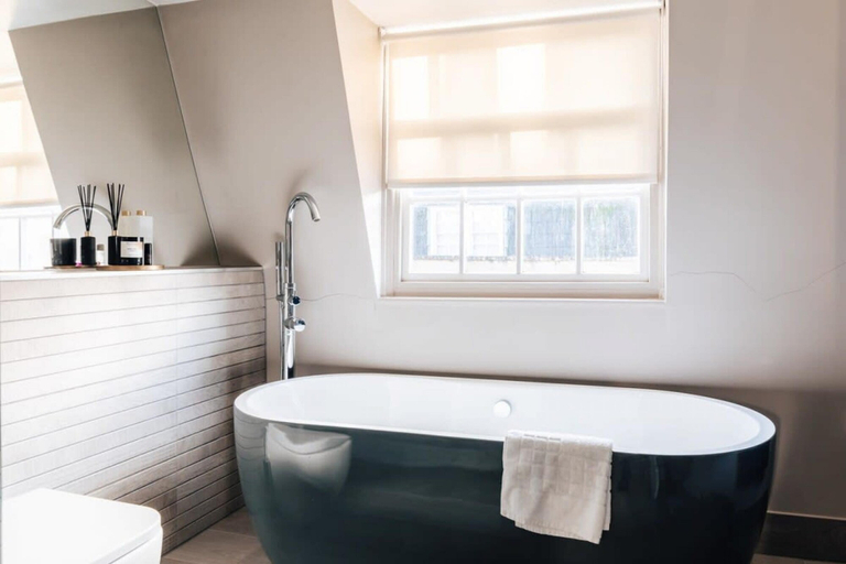 Bathroom 4, Modern Stylish Central Bath Apartment, Bath and North East Somerset