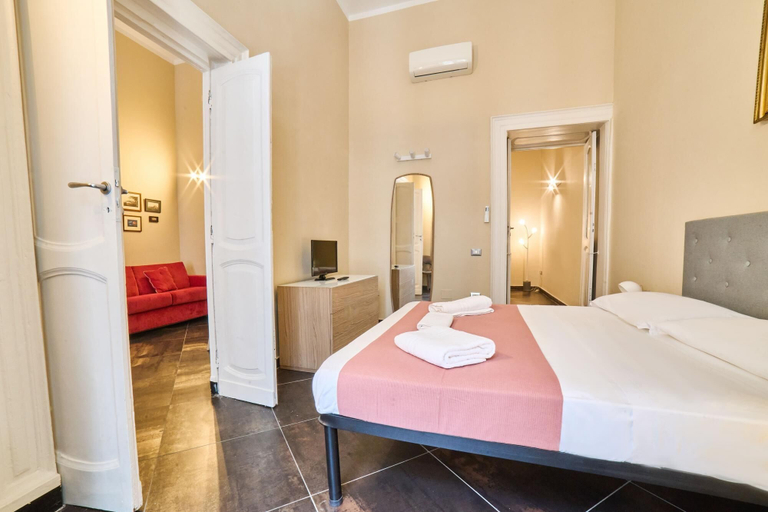 Room 3, Via Niccol Tommaseo 14, Napoli