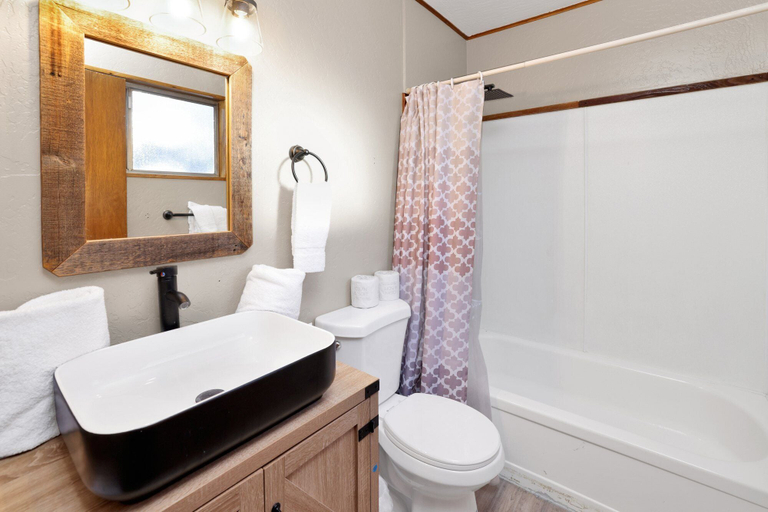 Bathroom, Lakefront #110, San Bernardino
