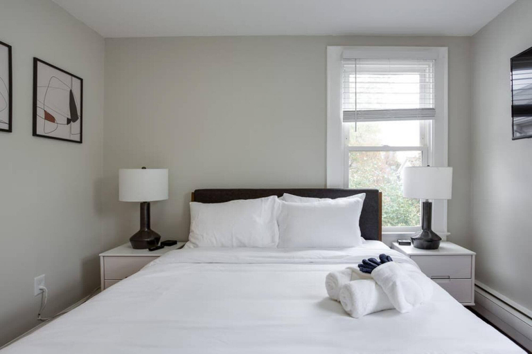 Room 3, Pet Friendly 3BR Arlington Close to Metro Fast Wifi, Arlington