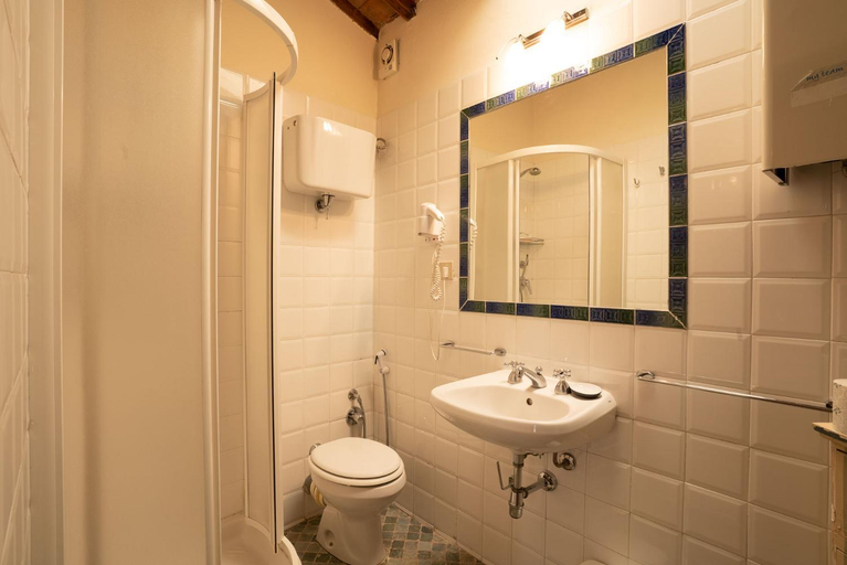 Bathroom 4, San Lorenzo a Linari Resort, Siena