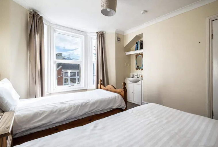 Room 2, The Boat House Sleeps 4 Pet Friendly, Devon